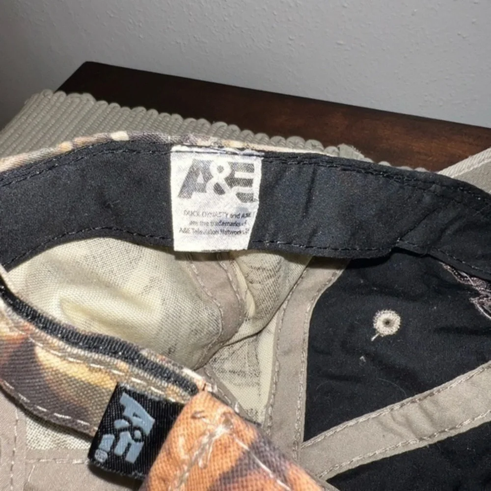 A&E Duck Dynasty Tan & Camo Adjustable hat.
